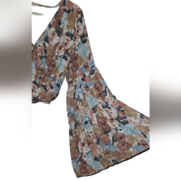 Peach Love Long Belle Sleeve Floral V-Neck Women's Crop Top - Picture 3 of 5